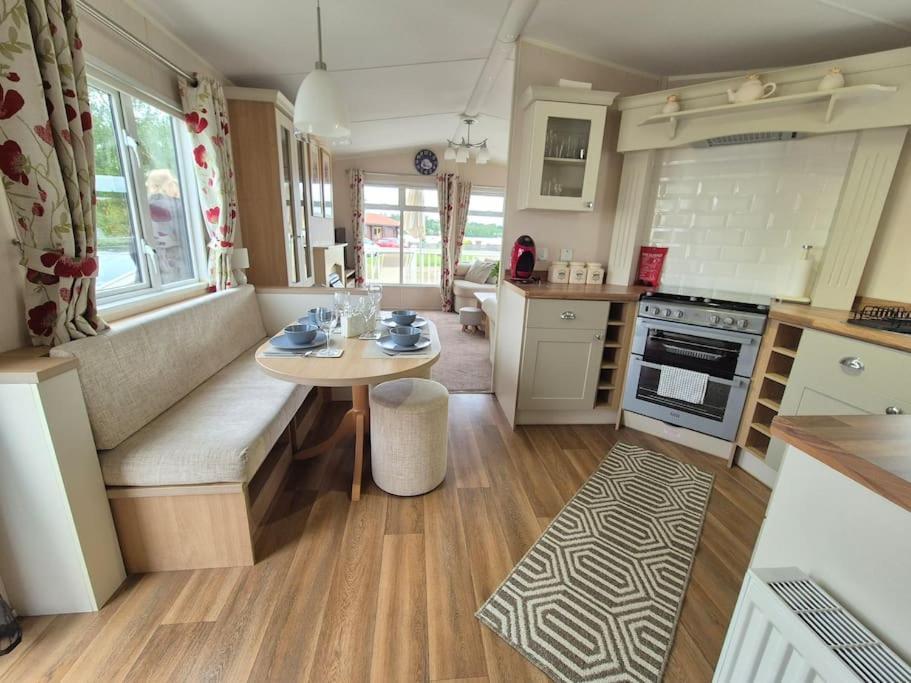 Amazing 2Bedroom Caravan In Lincoln, Tattershall Extérieur photo
